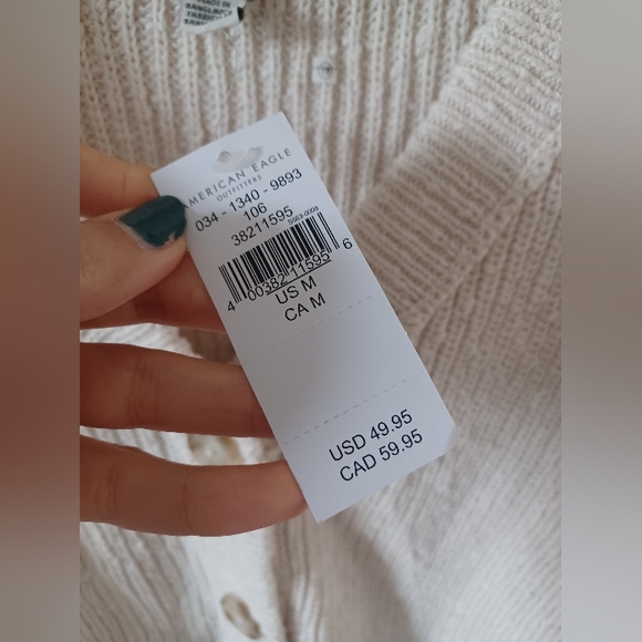🆕️NWT AE Cropped Cardigan in 'Cream', Size Medium - Picture 10 of 14